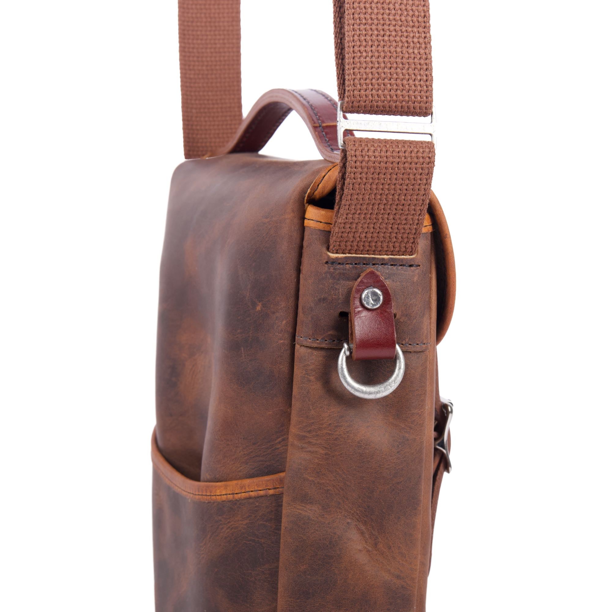 Double bottle wine satchel in good times by sonoma county leather side view
