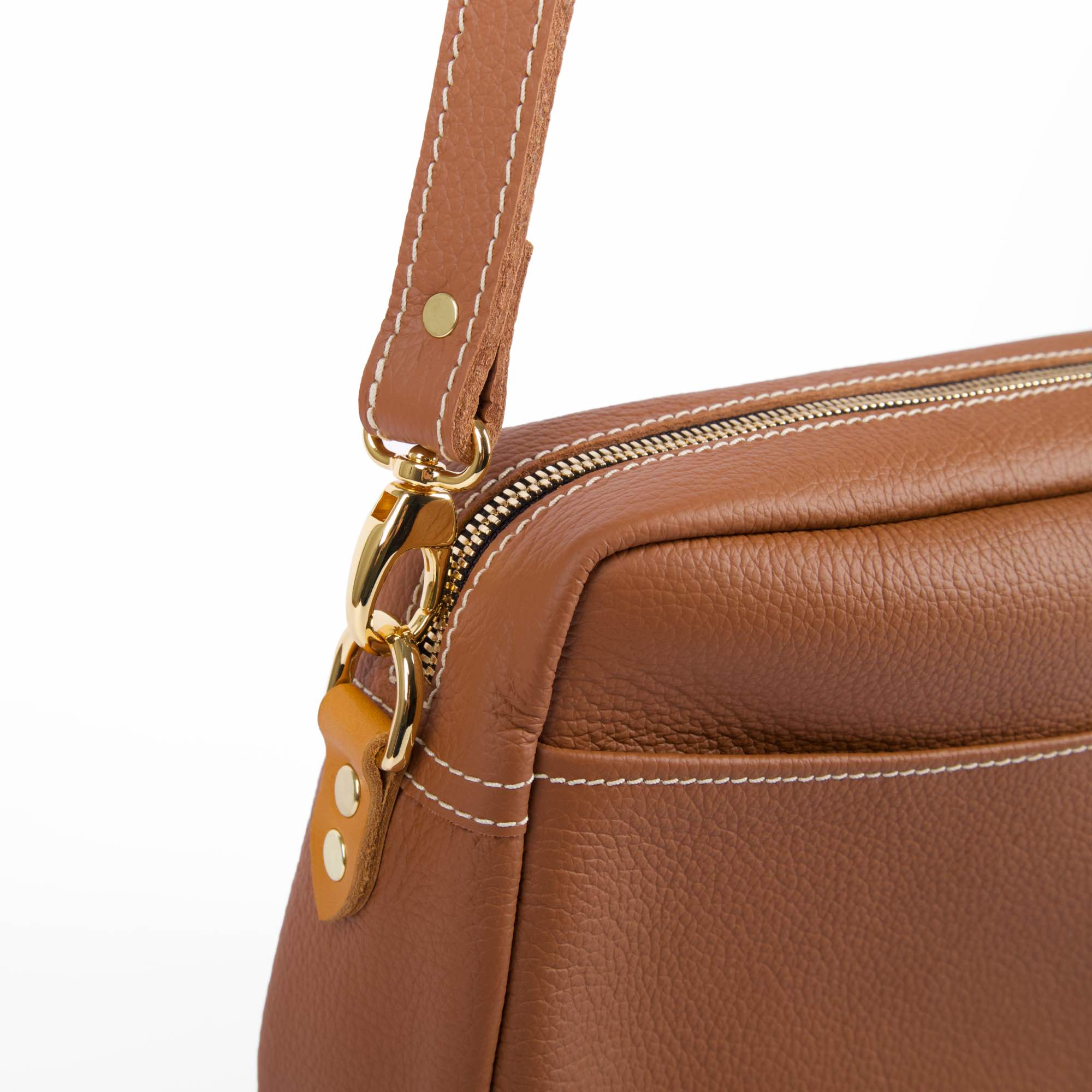 Sonoma County Leather Retro Crossbody with Pacific Leather in Brandy strap and zipper detail