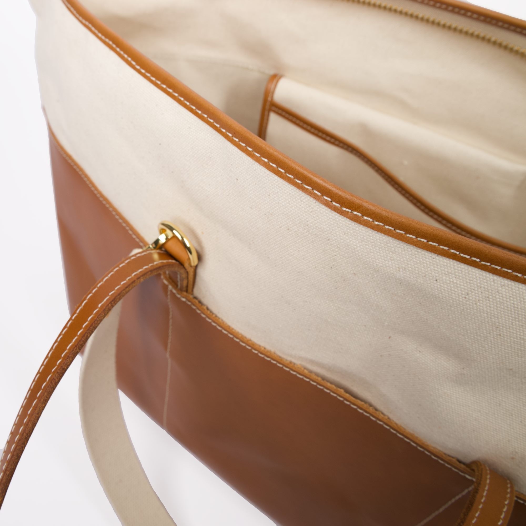 Tuscany weekender bag in natural canyon by sonoma county leather strap and pocket close-up