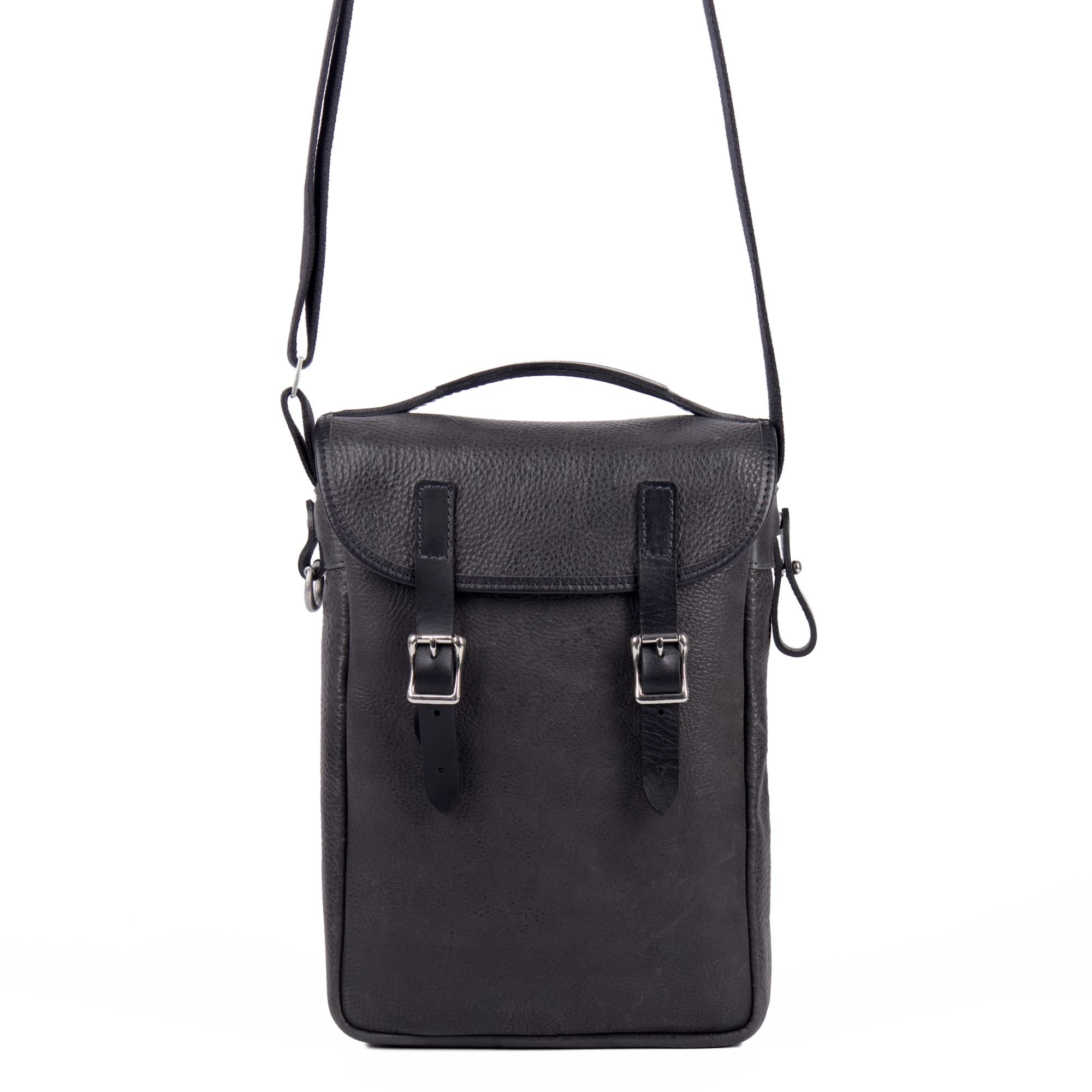 Double bottle wine satchel in black adventure by sonoma county leather front