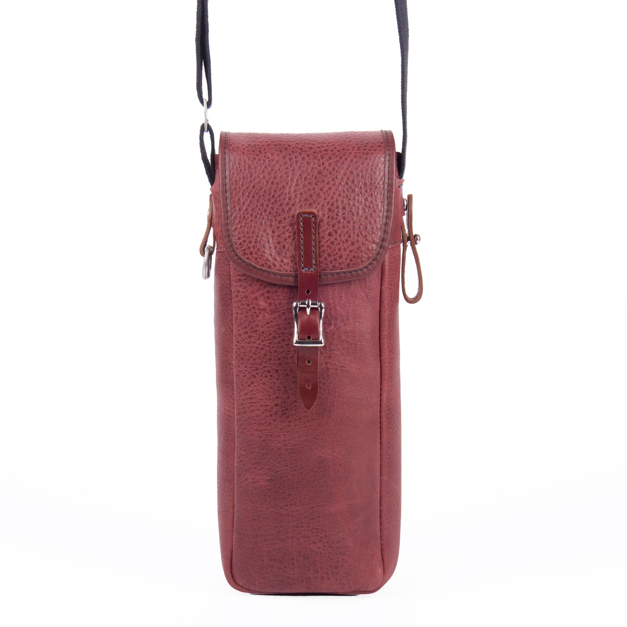 Single bottle wine satchel in wine adventure by sonoma county leather front