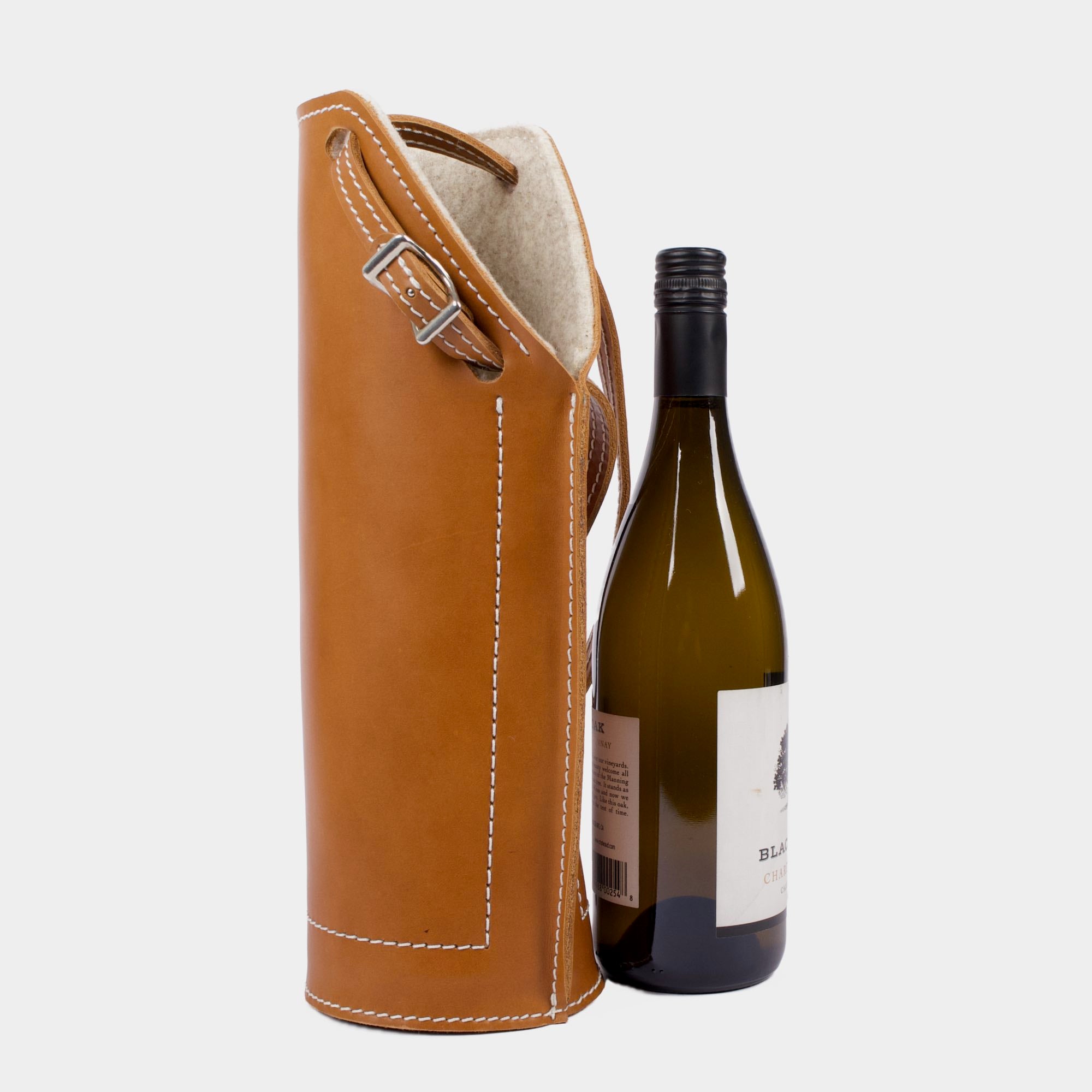 Barlow wine bag by sonoma county leather with bottle