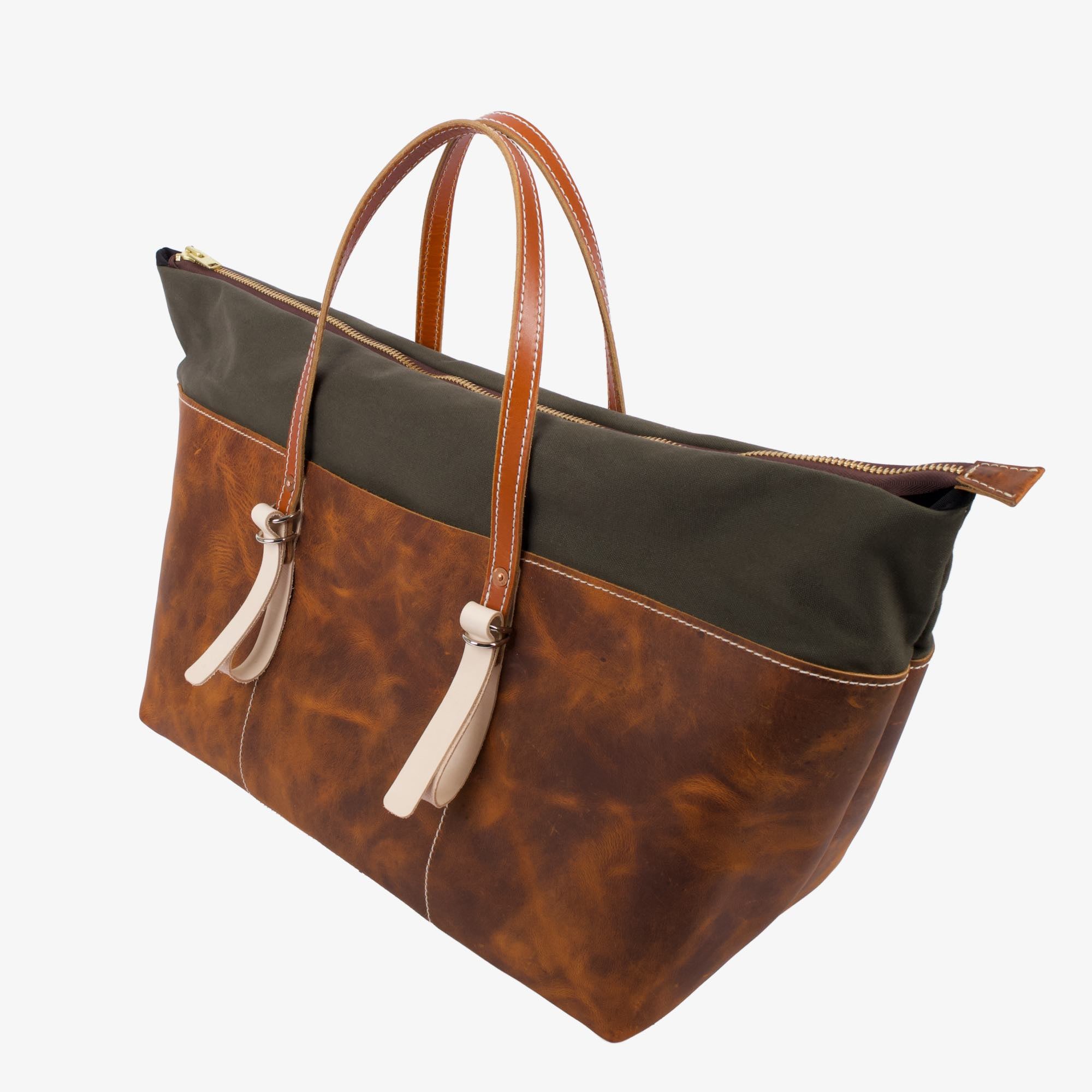 Moon mountain weekender bag by sonoma county leather front angle