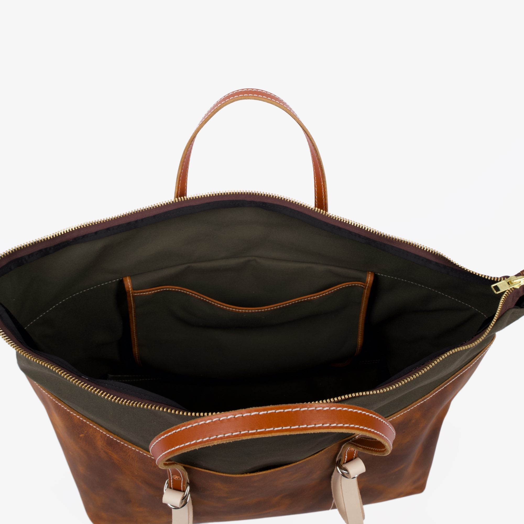 Moon mountain weekender bag by sonoma county leather interior