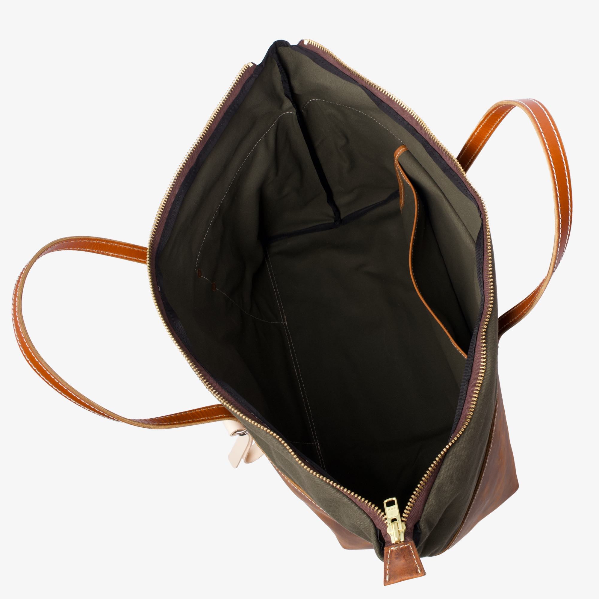 Moon mountain weekender bag by sonoma county leather opened interior