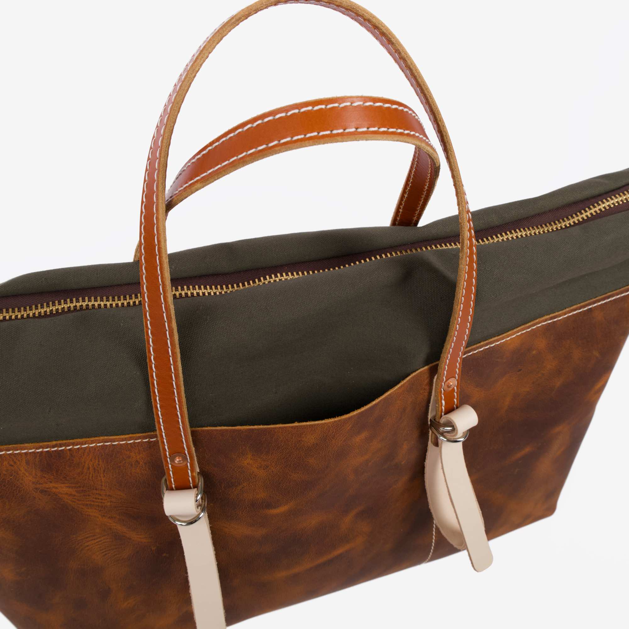 Moon mountain weekender by sonoma county leather pocket detail