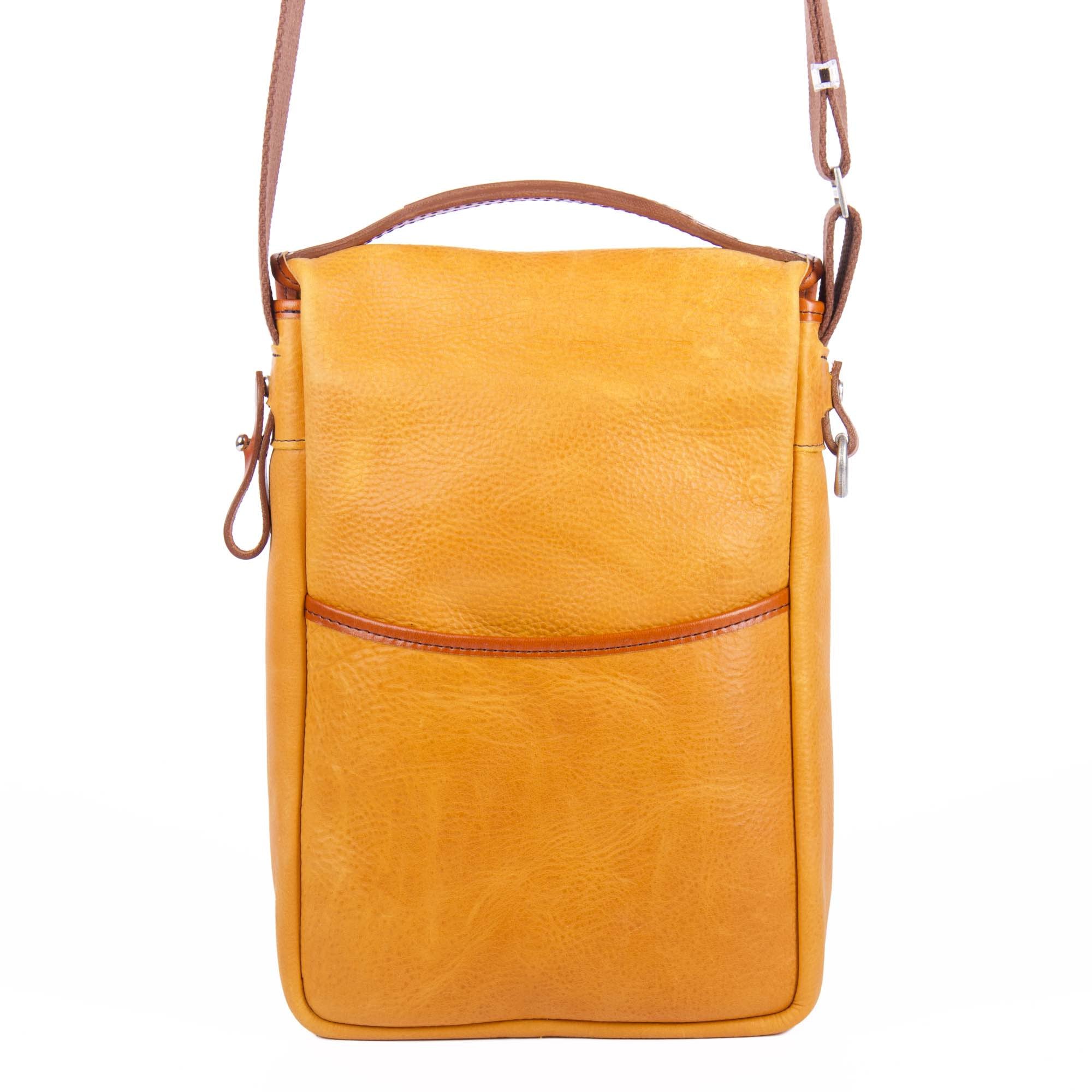 Double bottle wine satchel in amber adventure by sonoma county leather back