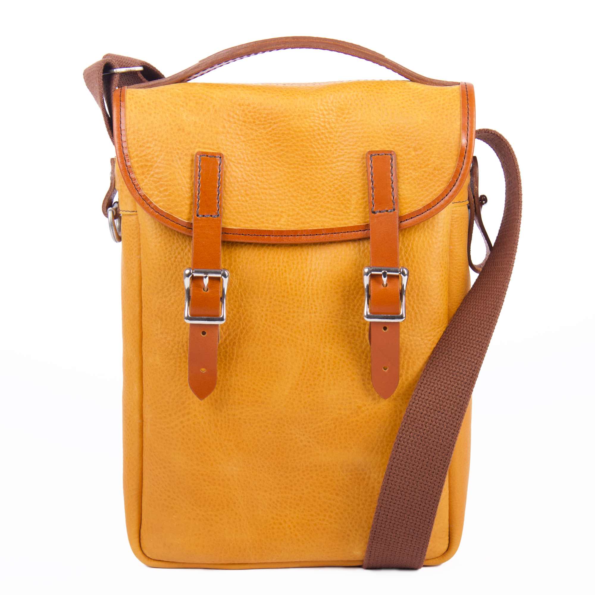 Double bottle wine satchel in amber adventure by sonoma county leather front